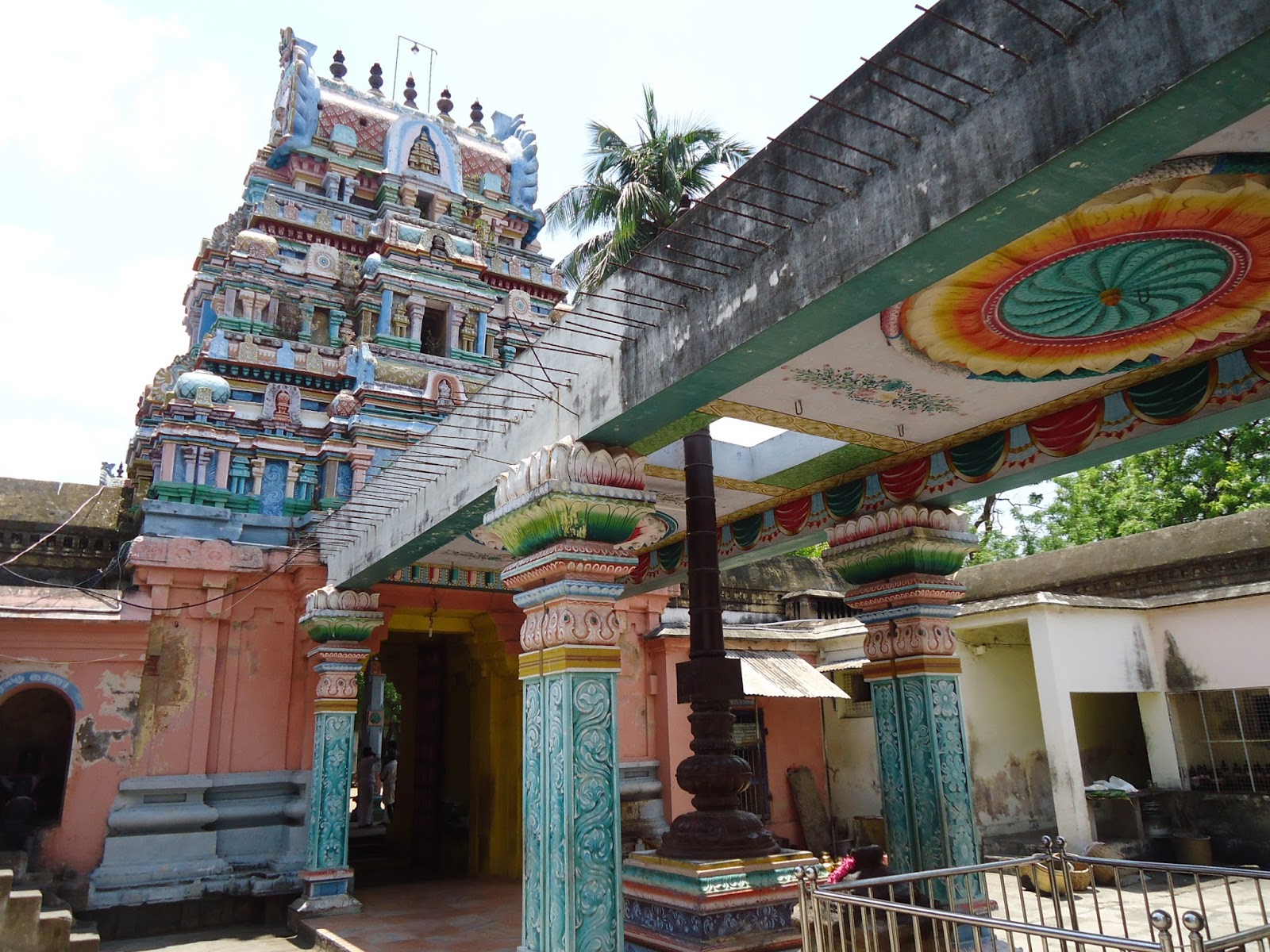 Sacred darshan at Arulmigu Garbharakshambigai Temple